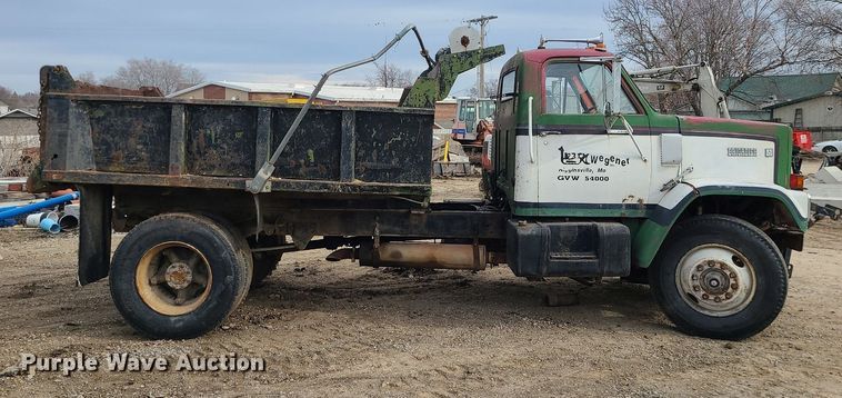 image for item DS7270 1979 GMC Brigadier dump truck