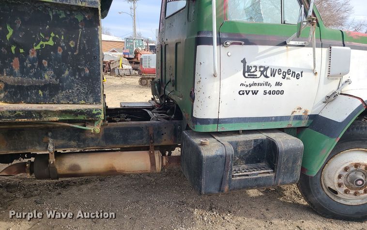 image for item DS7270 1979 GMC Brigadier dump truck