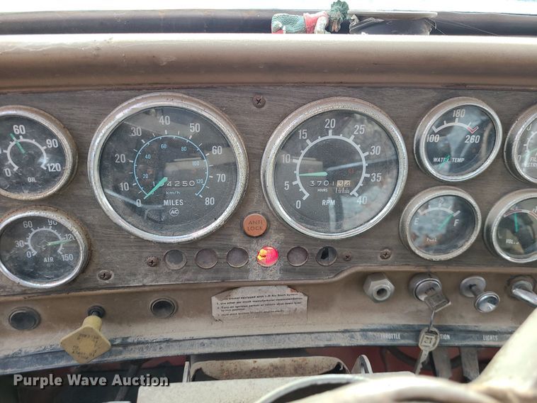 image for item DS7270 1979 GMC Brigadier dump truck