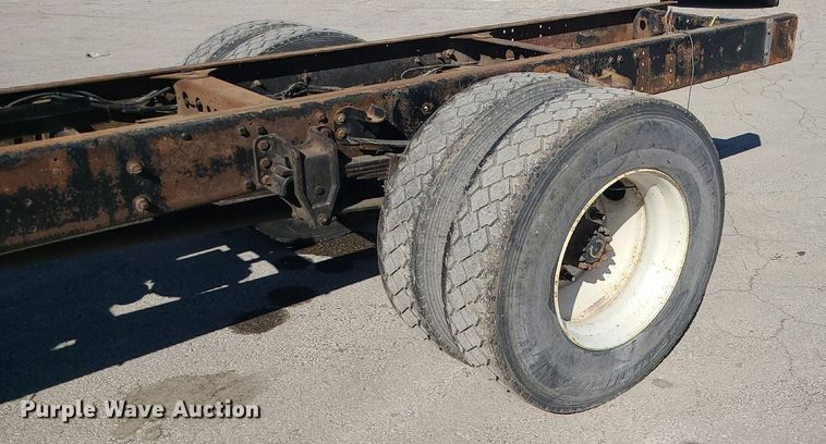 image for item DS7283 2006 Hino 268 truck cab and chassis