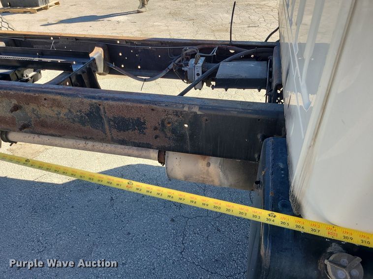 image for item DS7283 2006 Hino 268 truck cab and chassis