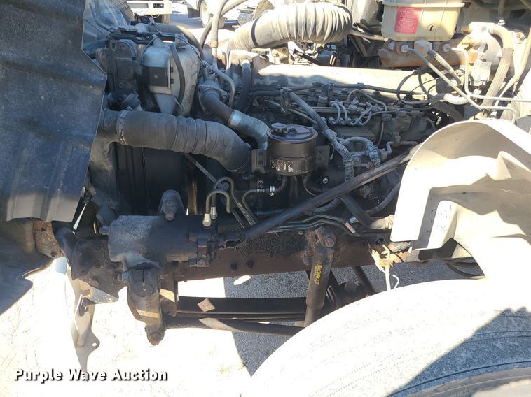 image for item DS7283 2006 Hino 268 truck cab and chassis