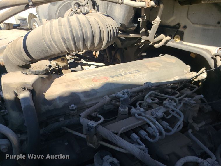 image for item DS7283 2006 Hino 268 truck cab and chassis