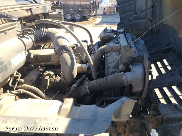 image for item DS7283 2006 Hino 268 truck cab and chassis