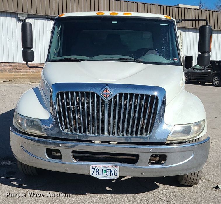 image for item DS7284 2006 International 4300 utility / service truck