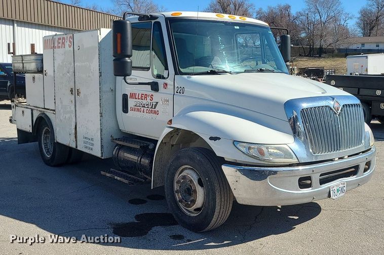 image for item DS7284 2006 International 4300 utility / service truck