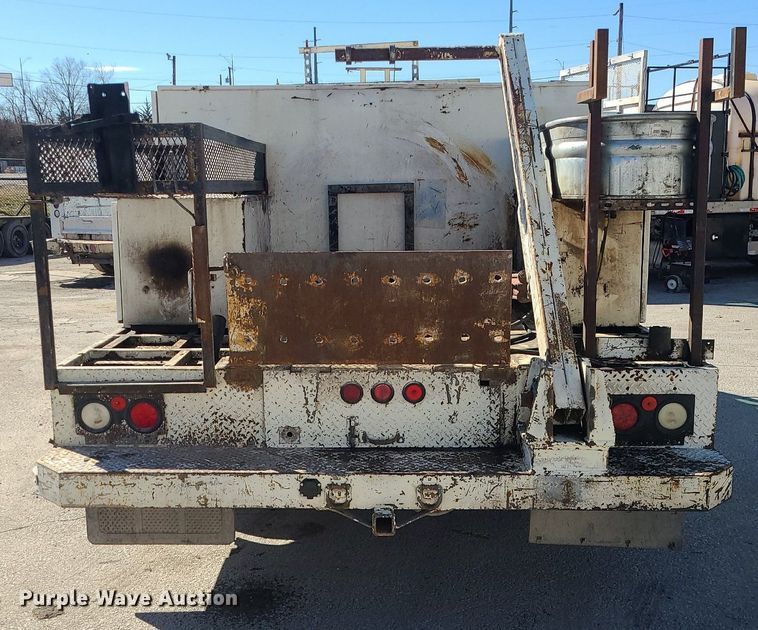 image for item DS7284 2006 International 4300 utility / service truck