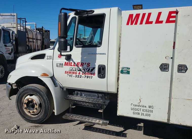 image for item DS7284 2006 International 4300 utility / service truck