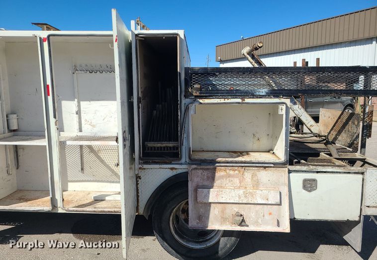 image for item DS7284 2006 International 4300 utility / service truck