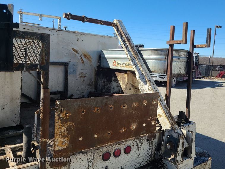 image for item DS7284 2006 International 4300 utility / service truck