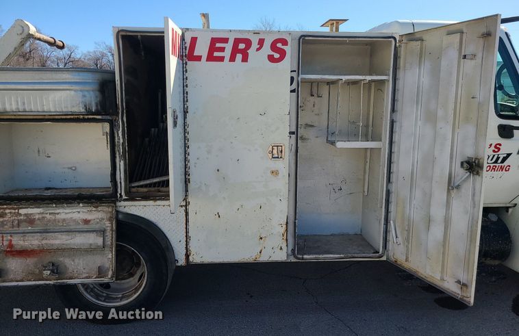 image for item DS7284 2006 International 4300 utility / service truck