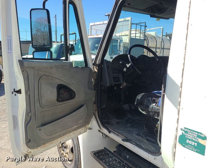 image for item DS7284 2006 International 4300 utility / service truck