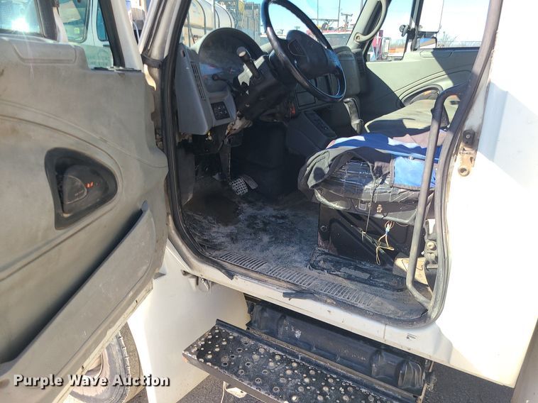 image for item DS7284 2006 International 4300 utility / service truck