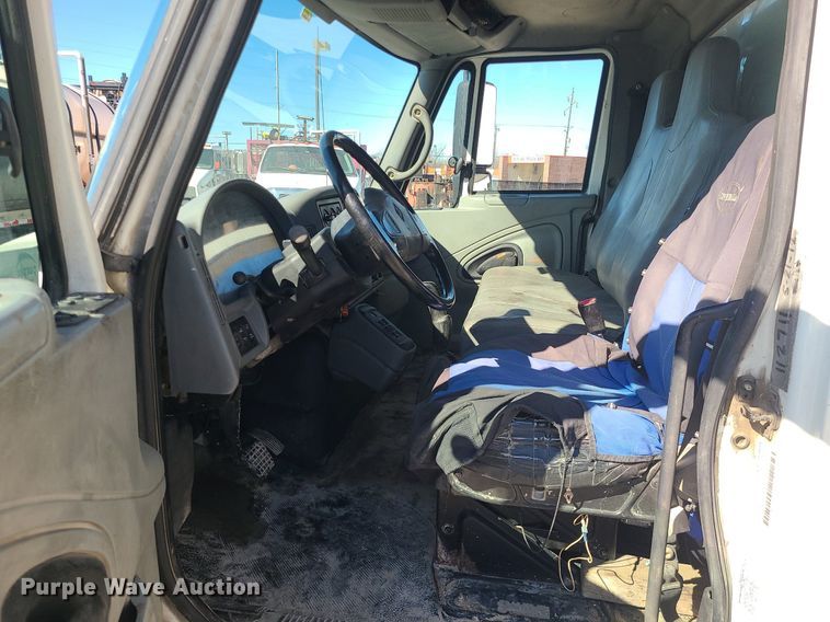 image for item DS7284 2006 International 4300 utility / service truck