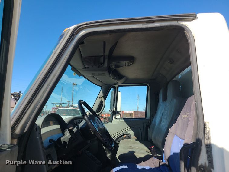 image for item DS7284 2006 International 4300 utility / service truck