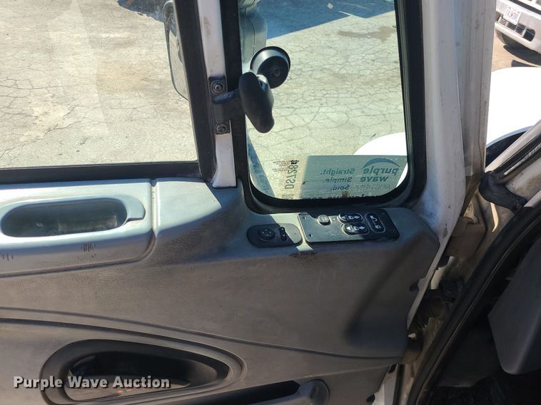 image for item DS7284 2006 International 4300 utility / service truck