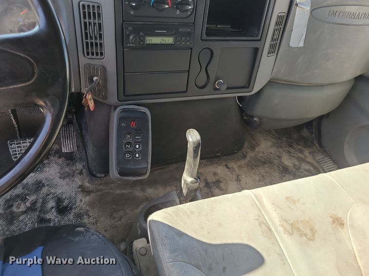 image for item DS7284 2006 International 4300 utility / service truck