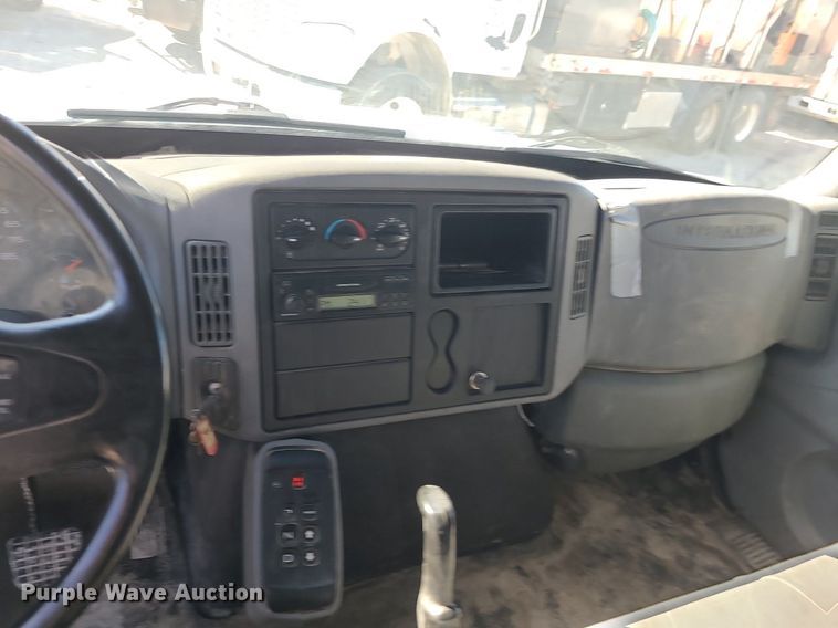 image for item DS7284 2006 International 4300 utility / service truck