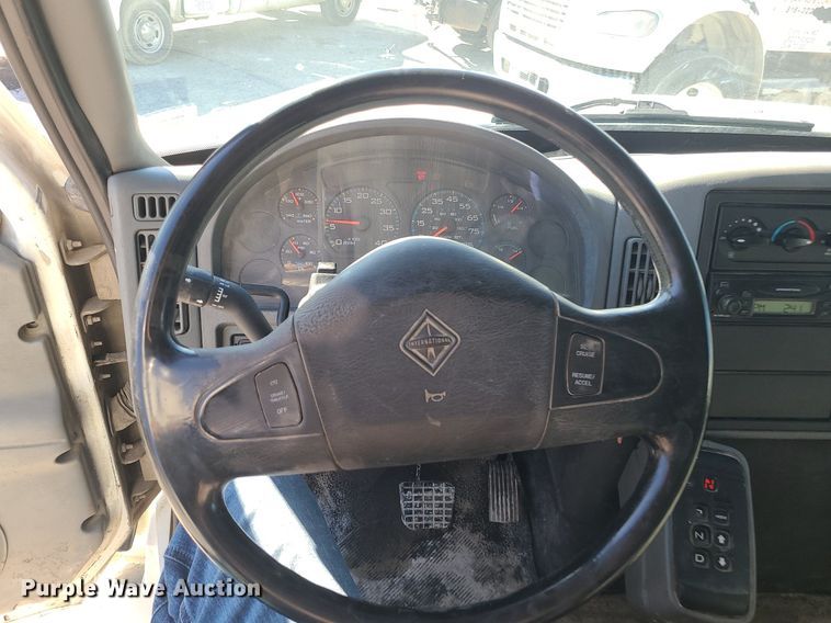 image for item DS7284 2006 International 4300 utility / service truck