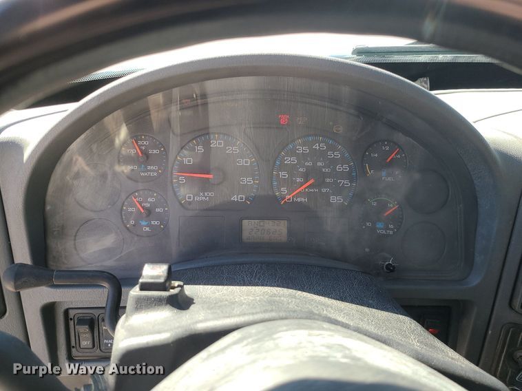 image for item DS7284 2006 International 4300 utility / service truck