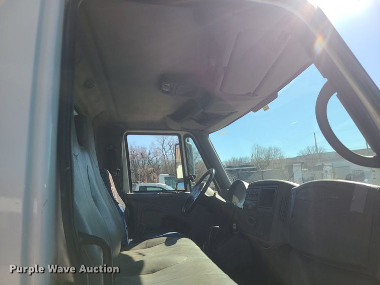 image for item DS7284 2006 International 4300 utility / service truck