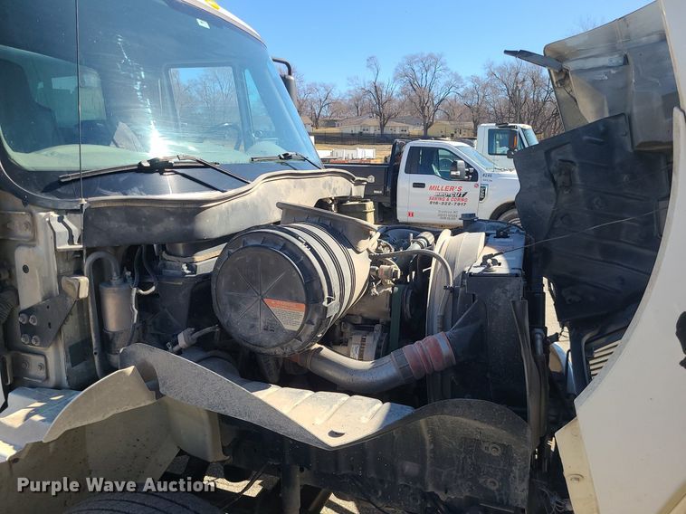 image for item DS7284 2006 International 4300 utility / service truck