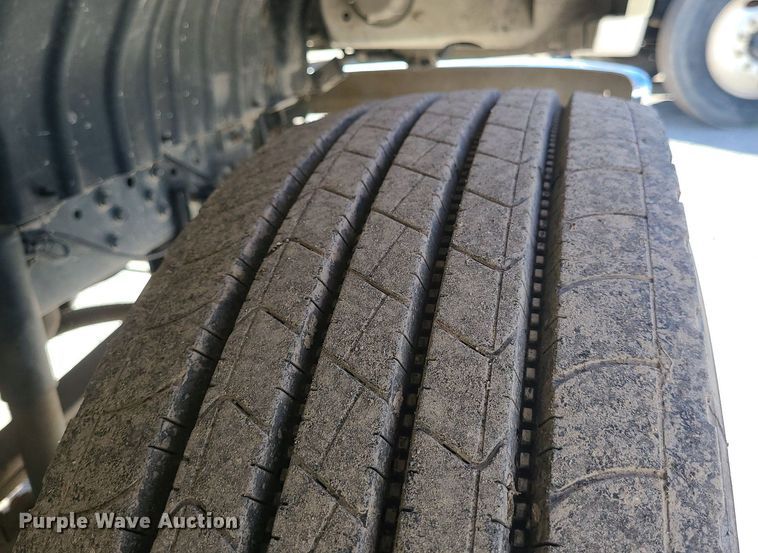 image for item DS7284 2006 International 4300 utility / service truck