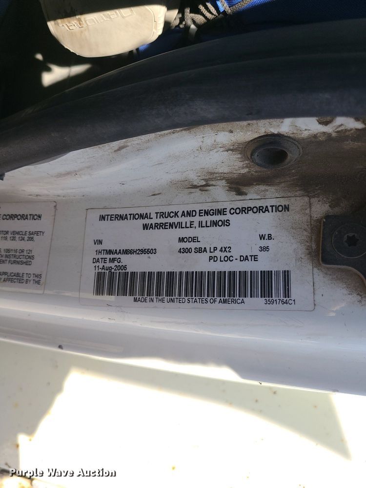 image for item DS7284 2006 International 4300 utility / service truck