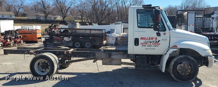 image for item DS7285 2007 International 4300 truck cab and chassis