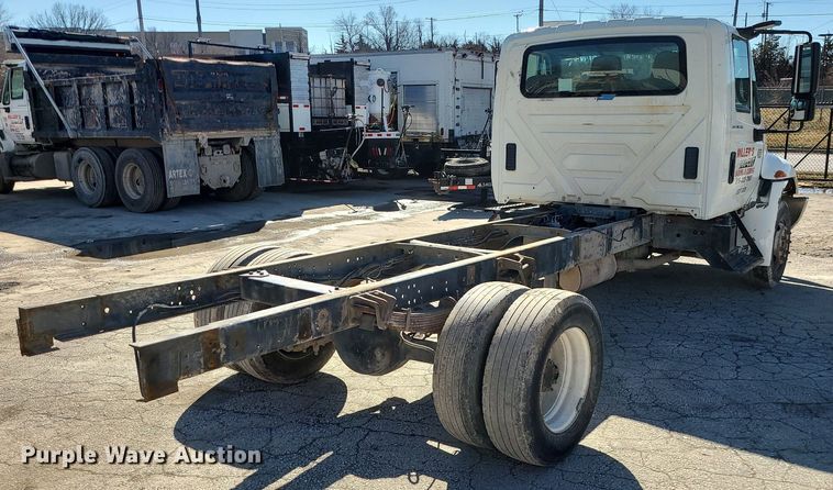 image for item DS7285 2007 International 4300 truck cab and chassis