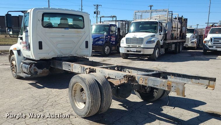 image for item DS7285 2007 International 4300 truck cab and chassis