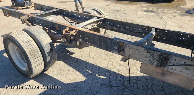 image for item DS7285 2007 International 4300 truck cab and chassis