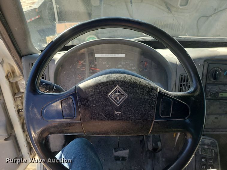 image for item DS7285 2007 International 4300 truck cab and chassis