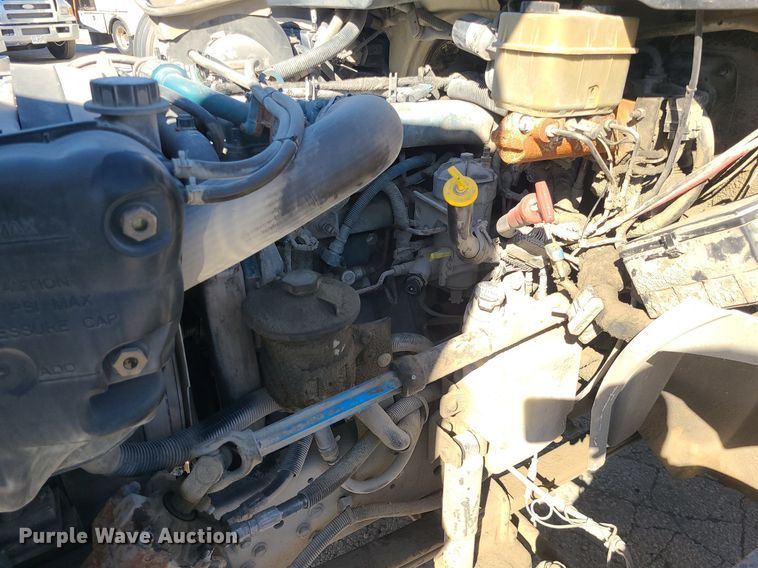 image for item DS7285 2007 International 4300 truck cab and chassis