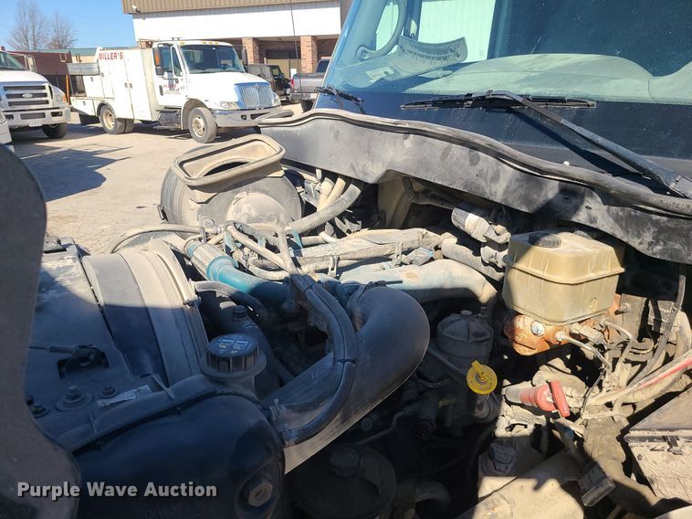 image for item DS7285 2007 International 4300 truck cab and chassis