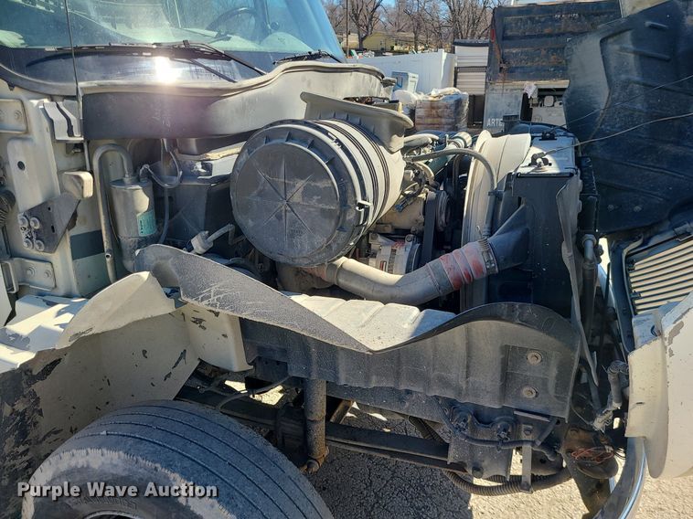 image for item DS7285 2007 International 4300 truck cab and chassis