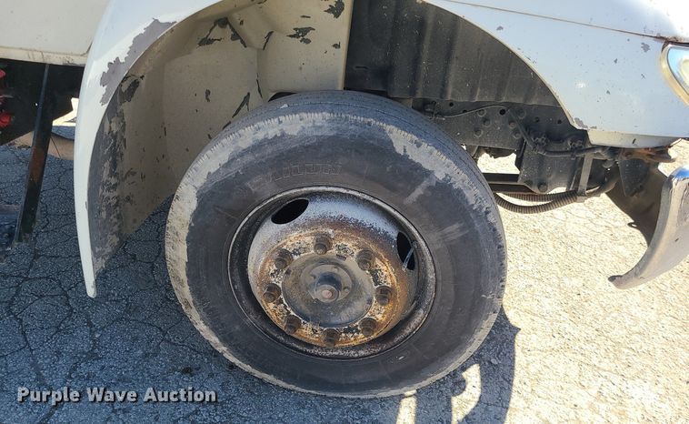 image for item DS7285 2007 International 4300 truck cab and chassis