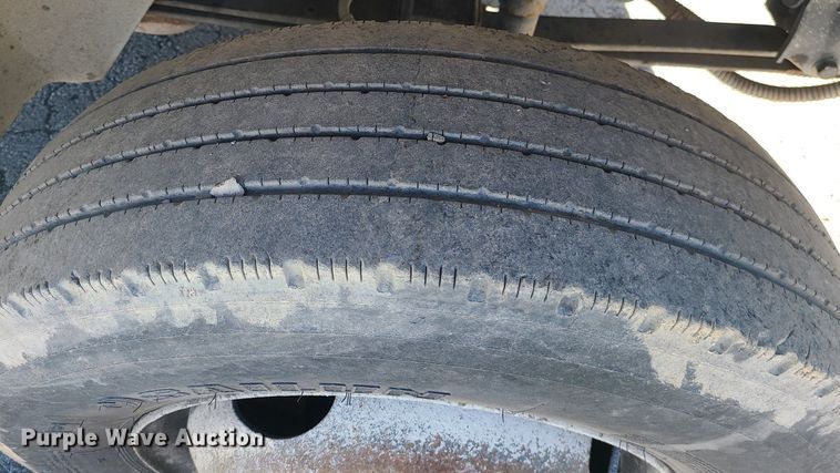 image for item DS7285 2007 International 4300 truck cab and chassis