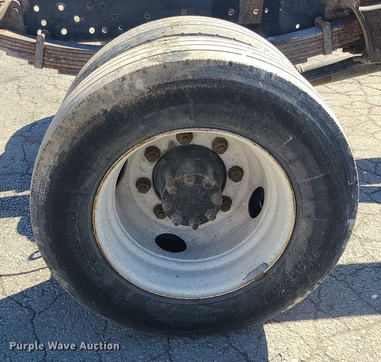 image for item DS7285 2007 International 4300 truck cab and chassis