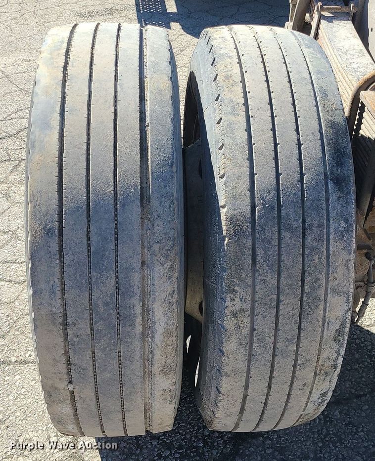 image for item DS7285 2007 International 4300 truck cab and chassis