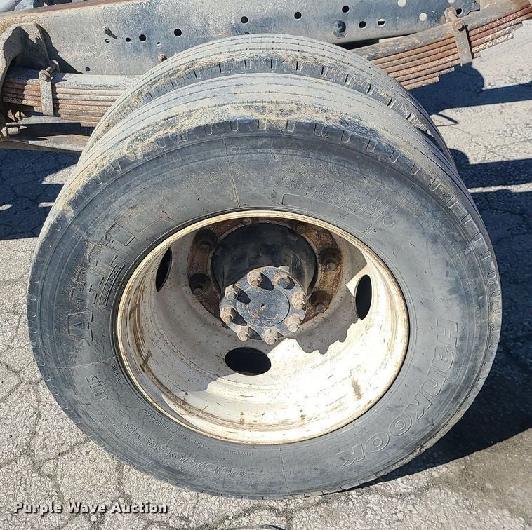 image for item DS7285 2007 International 4300 truck cab and chassis