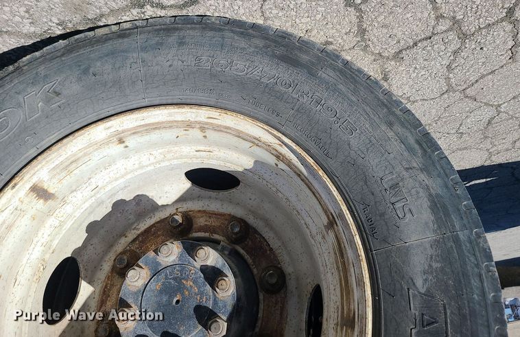 image for item DS7285 2007 International 4300 truck cab and chassis