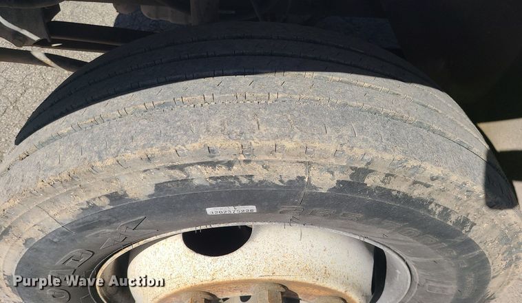 image for item DS7285 2007 International 4300 truck cab and chassis