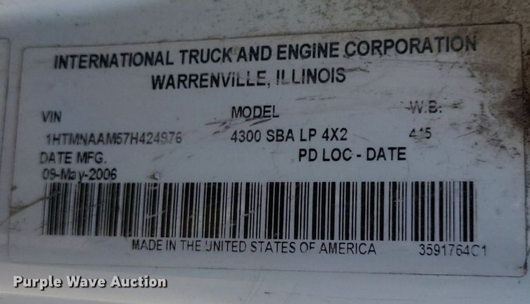image for item DS7285 2007 International 4300 truck cab and chassis