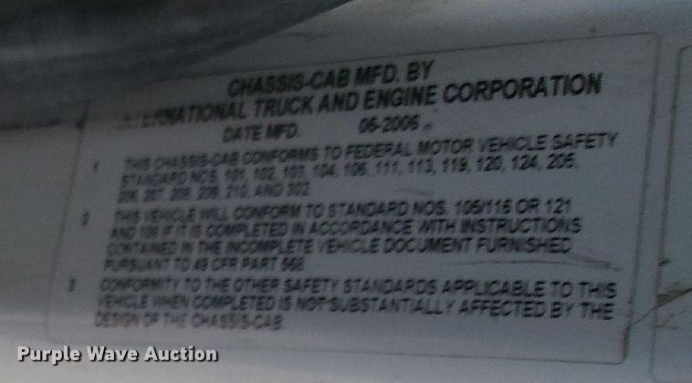 image for item DS7285 2007 International 4300 truck cab and chassis