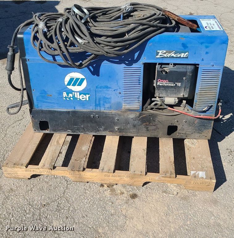 image for item DS7288 Miller Bobcat 225NT welder/generator