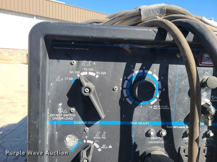 image for item DS7288 Miller Bobcat 225NT welder/generator