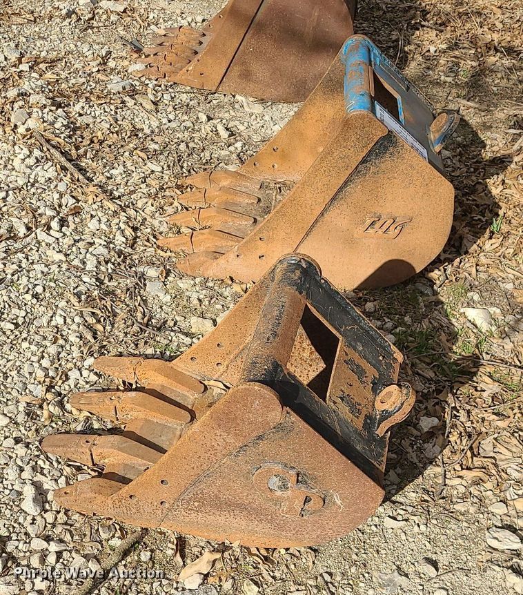 image for item DS7298 (2) excavator buckets