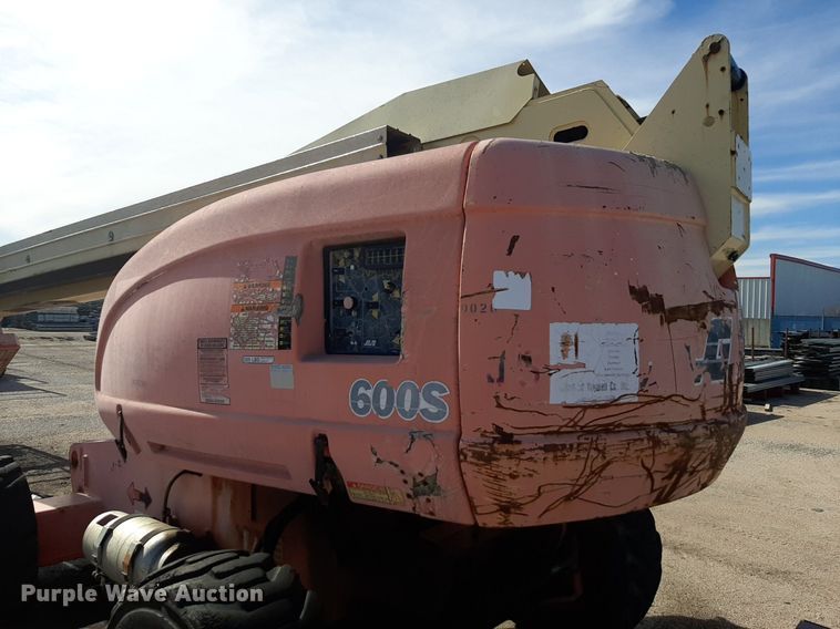image for item DV9810 JLG 600S boom lift