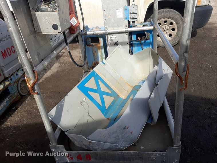 image for item DV9811 (3) Genie Runabout vertical lifts